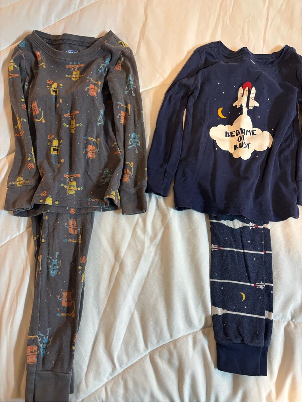 Old Navy Navy & Charcoal Robot and Rocket Pajama Set size 3t-pants & long sleeve
